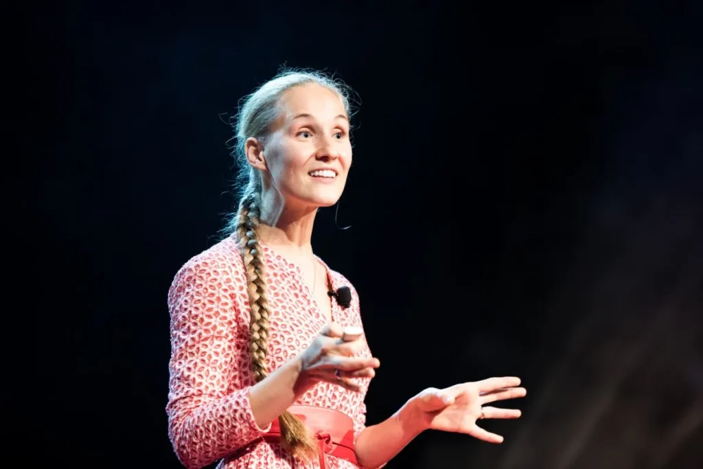 Ashley Dudarenok presents insights on China consumer trends and the experience economy.