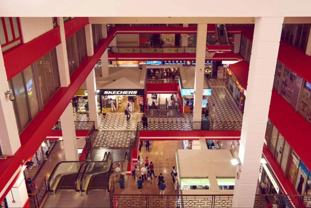 Chinese shopping mall where consumer reviews, service quality, and retail consistency influence brand trust.