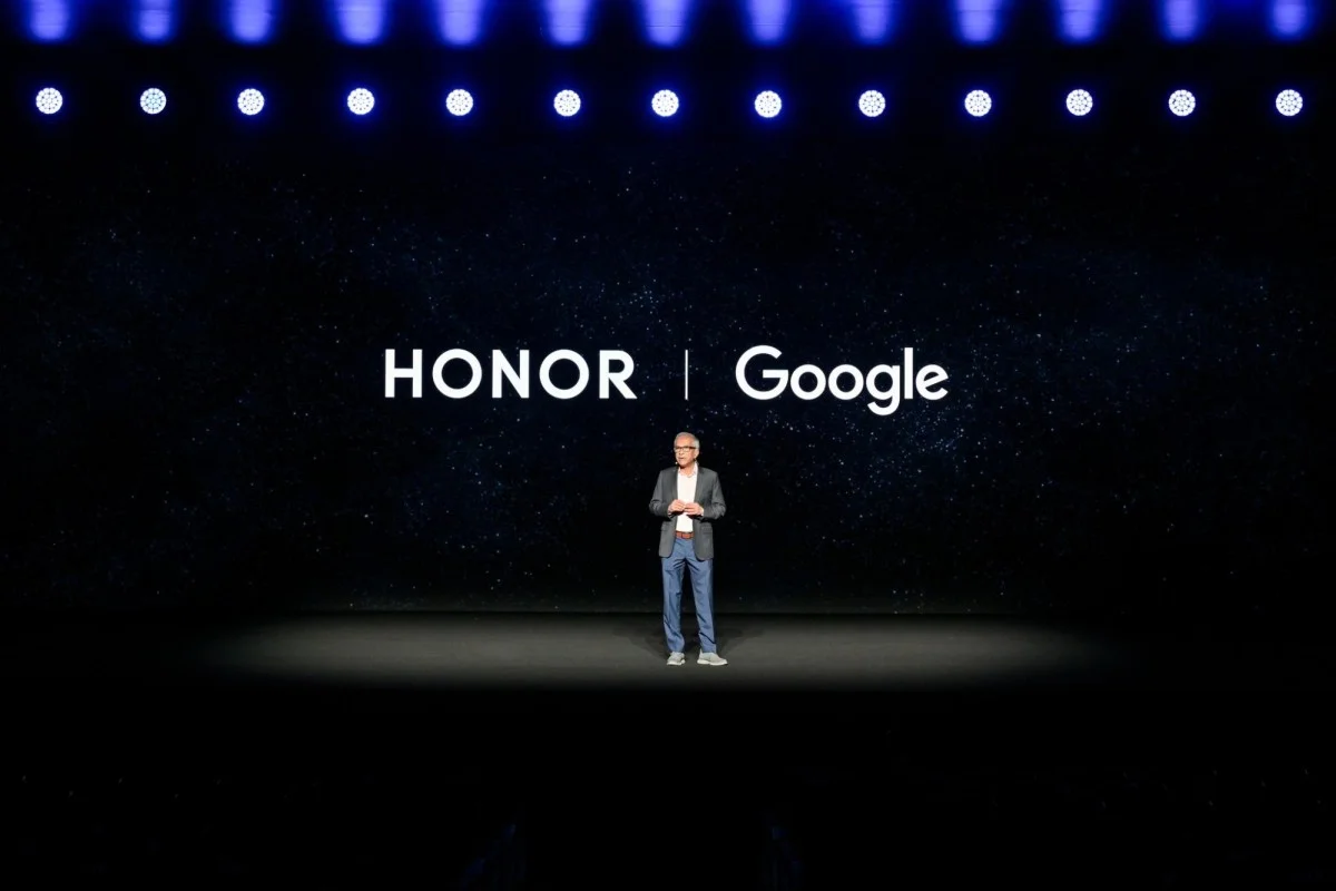 Honor Brand and Google logos appear onstage, showing supplier and software access in Honor’s China consumer tech rebuild.