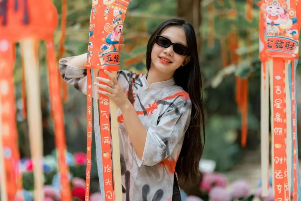 Woman enjoying a solo outing in China, reflecting how living alone creates distinct consumer demand patterns.
