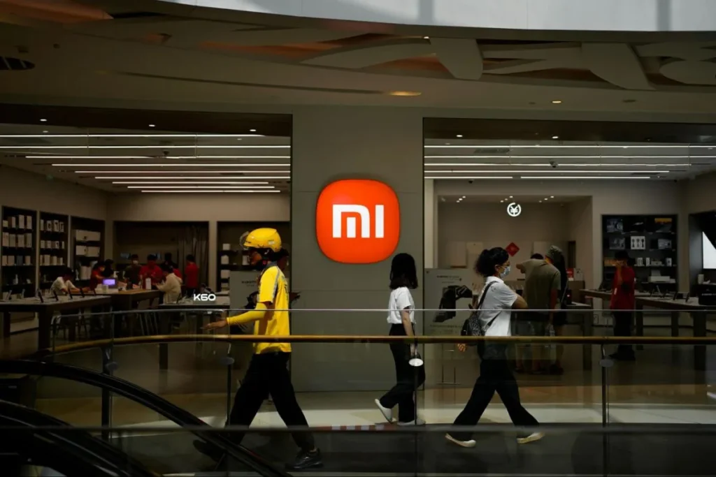 Xiaomi store in China with shoppers nearby, illustrating how trusted technology brands build brand loyalty.