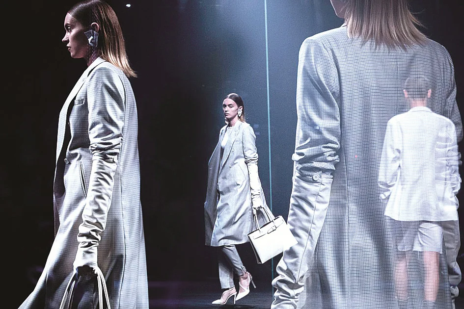 li ning Runway fashion show featuring minimalist luxury designs highlighting global fashion industry aesthetics