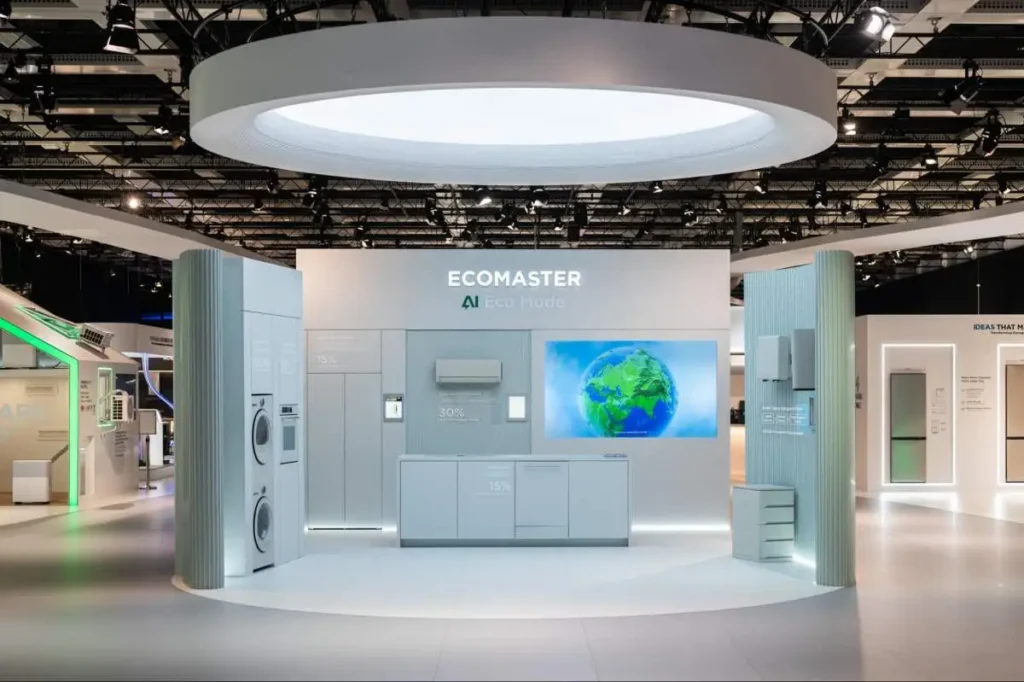 Midea Company smart home appliance display highlighting connected daily routines in Chinese homes.