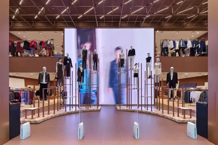 Large fashion retail display with mannequins