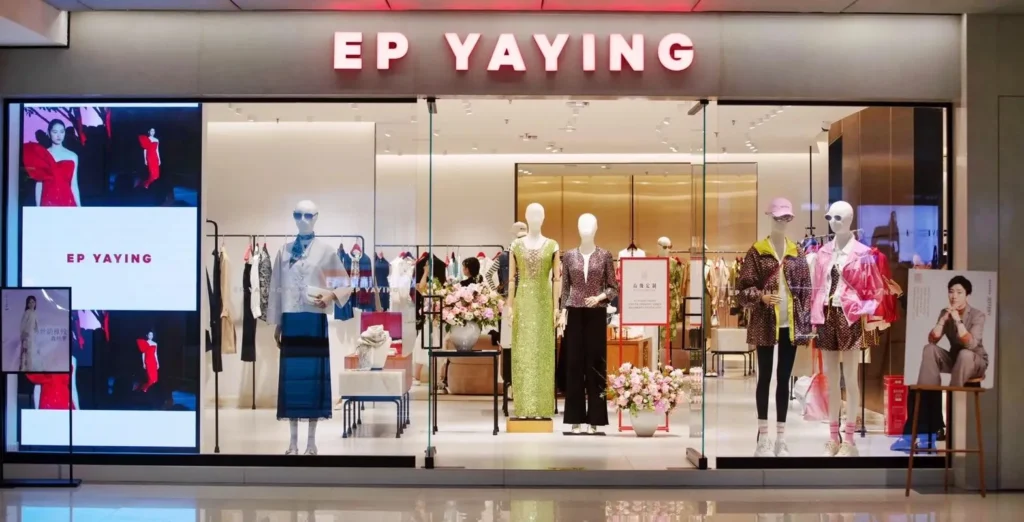 EP YAYING boutique storefront with mannequins
