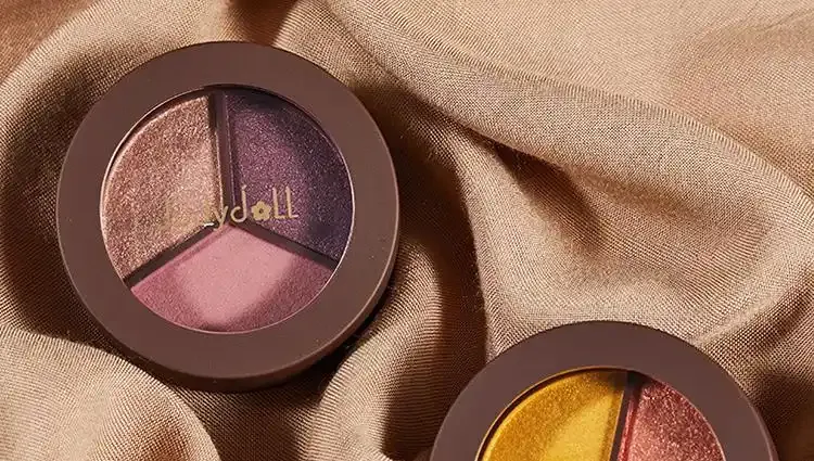 Judydoll round eyeshadow palettes placed on soft fabric