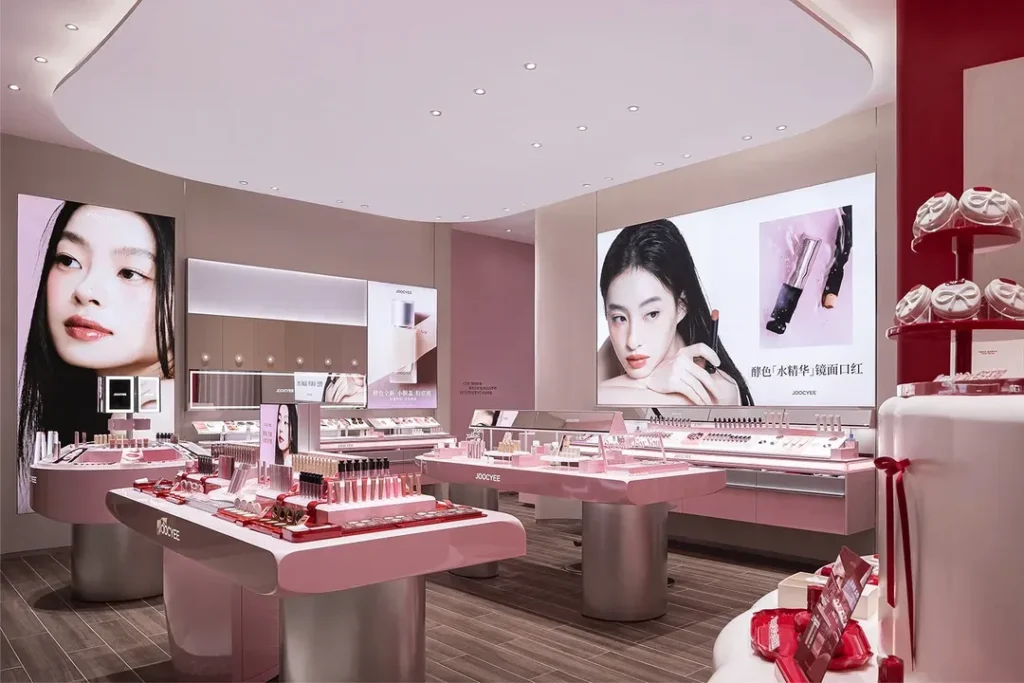 Joocyee beauty store with pink displays