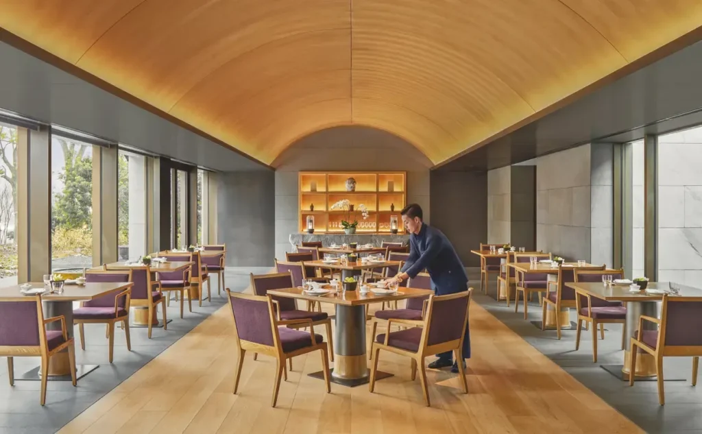 Elegant restaurant dining room at Amanyangyun